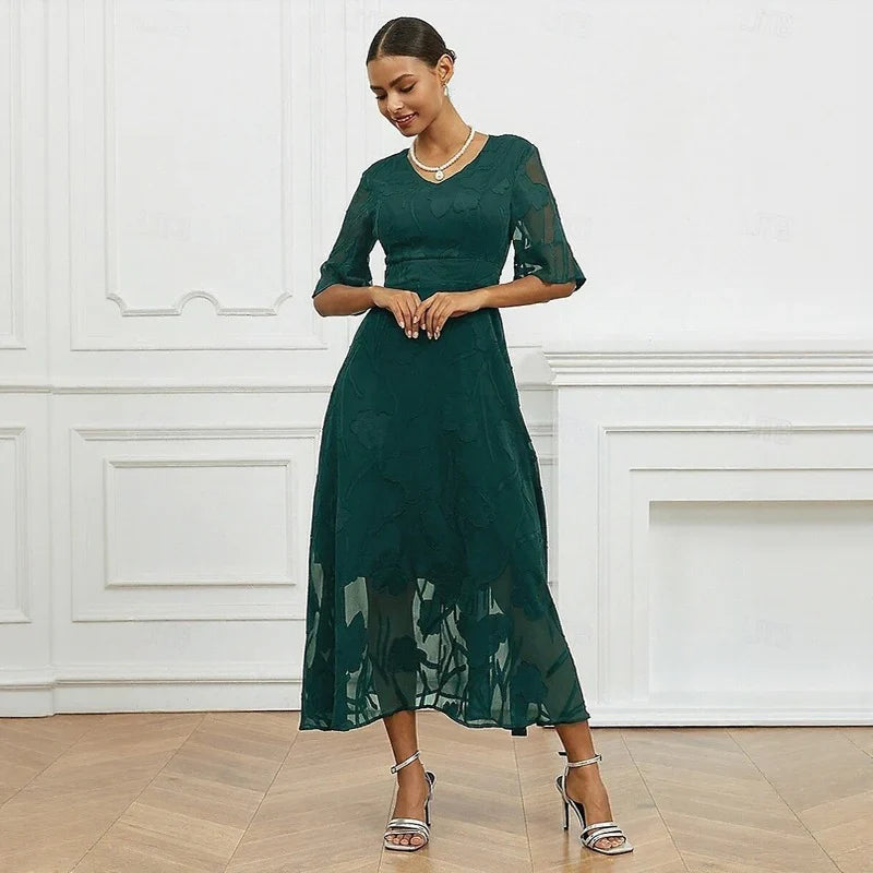Celira | Vestido con diseño floral sofisticado