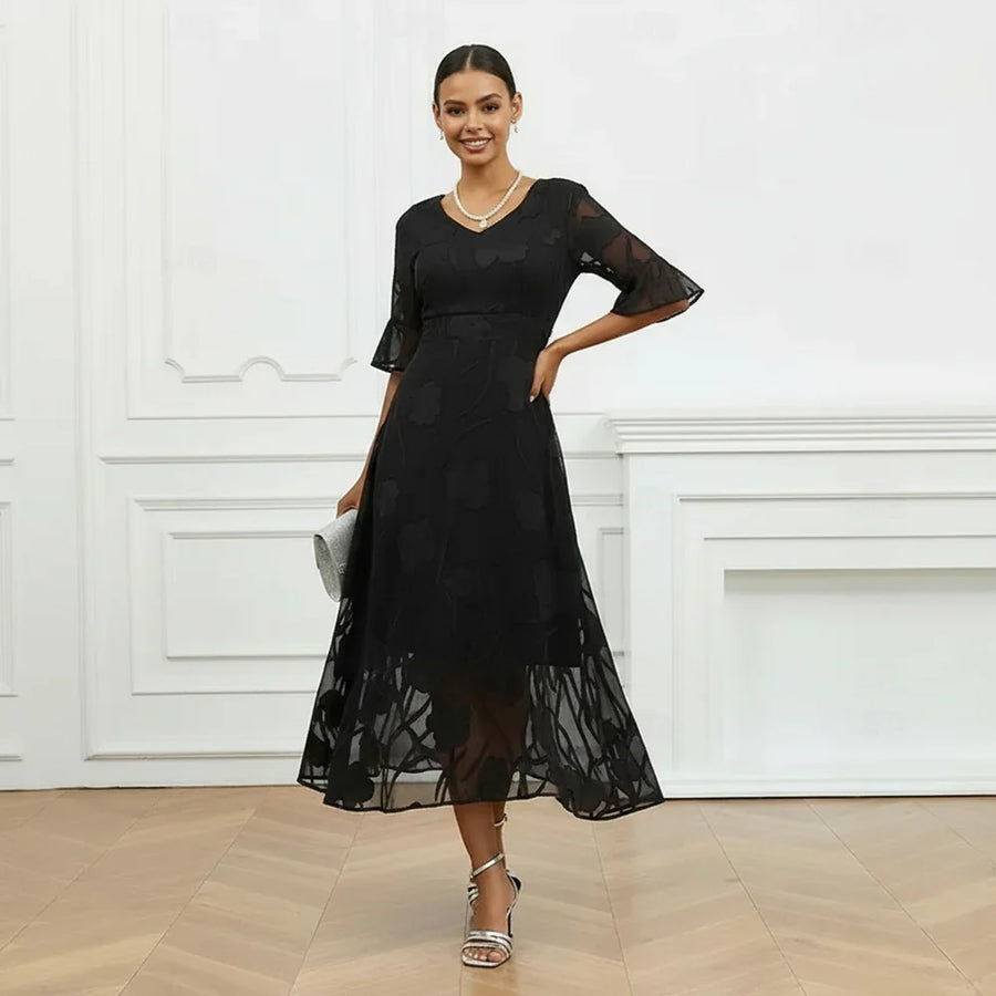 Celira | Vestido con diseño floral sofisticado
