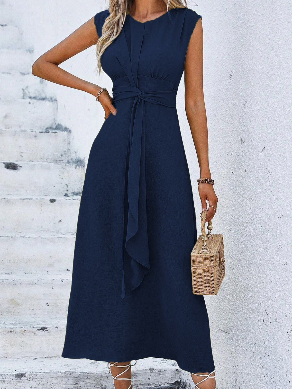 Eva | Vestido elegante sin mangas con cintura ajustable